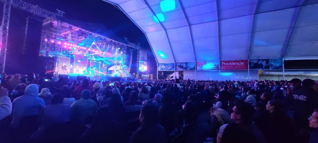 Cimbran Flans y Pandora el teatro del pueblo de la "Gran Feria Tlaxcala 2022"
