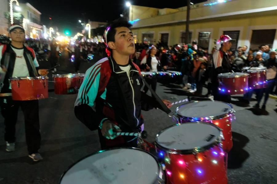 Realizan el tradicional desfile navideño en Tlaxco 