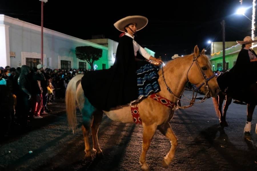 Realizan el tradicional desfile navideño en Tlaxco 