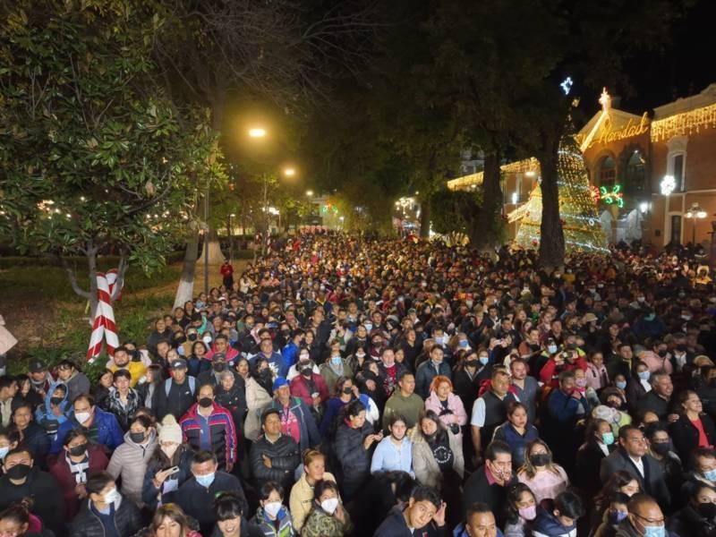 Miles de tlaxcaltecas disfrutaron la maxiposada en el zócalo de Tlaxcala