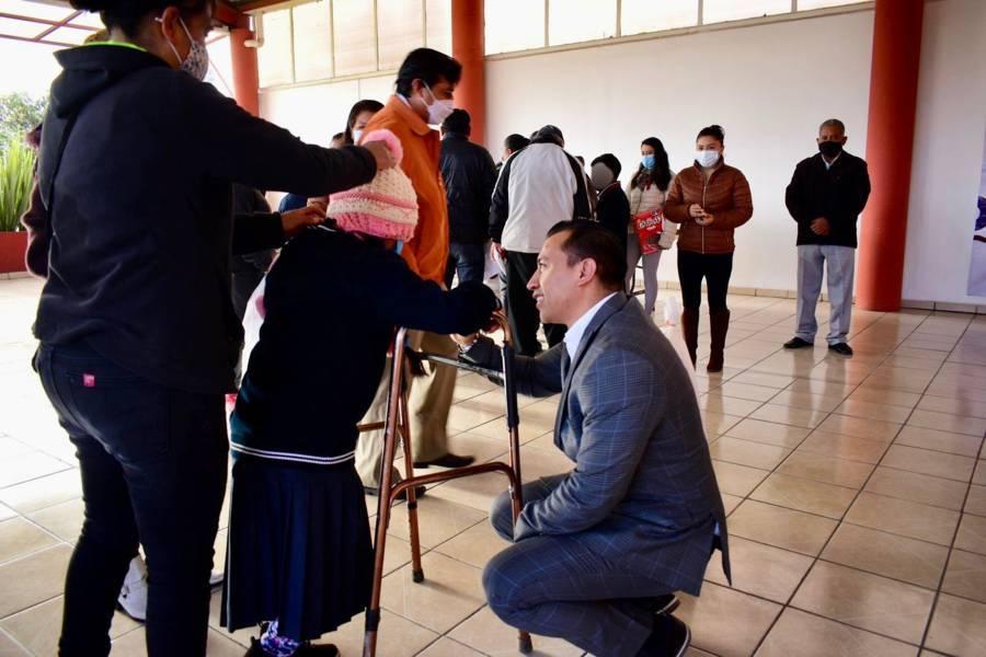 Entrega Luis Ángel Barroso becas Estímulo a la Educación a más de 300 estudiantes de Xicohtzinco