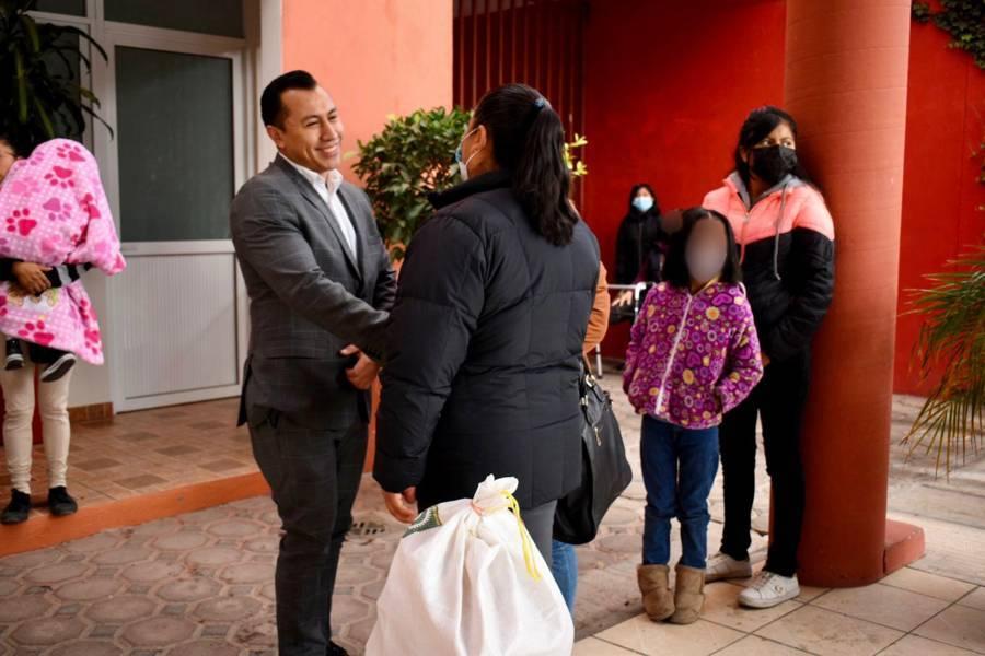 Entrega Luis Ángel Barroso becas Estímulo a la Educación a más de 300 estudiantes de Xicohtzinco