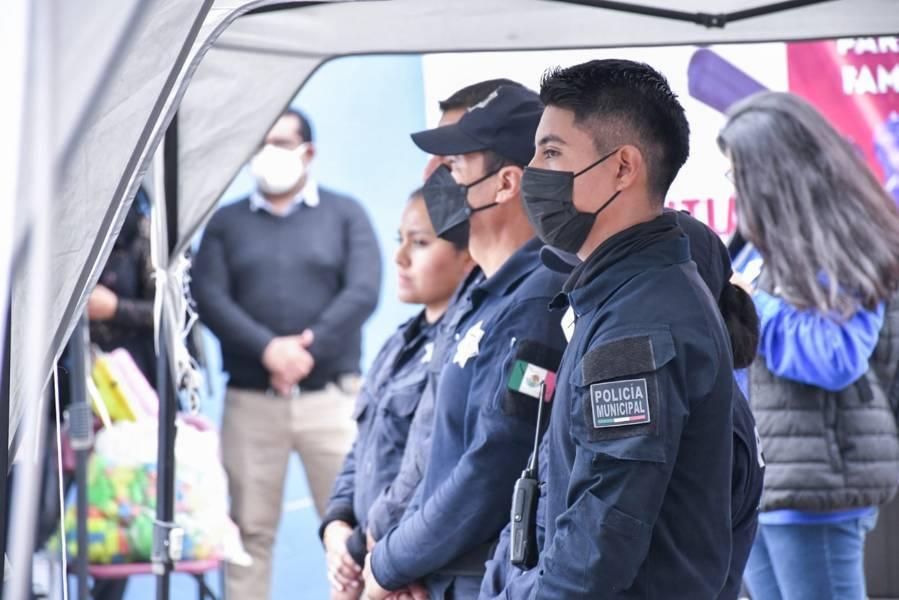 Ángelo Gutiérrez incrementa el salario a policías de Apetatitlán 