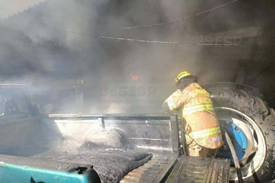Cuantiosos daños materiales provoca incendio en un domicilio de Calpulalpan 
