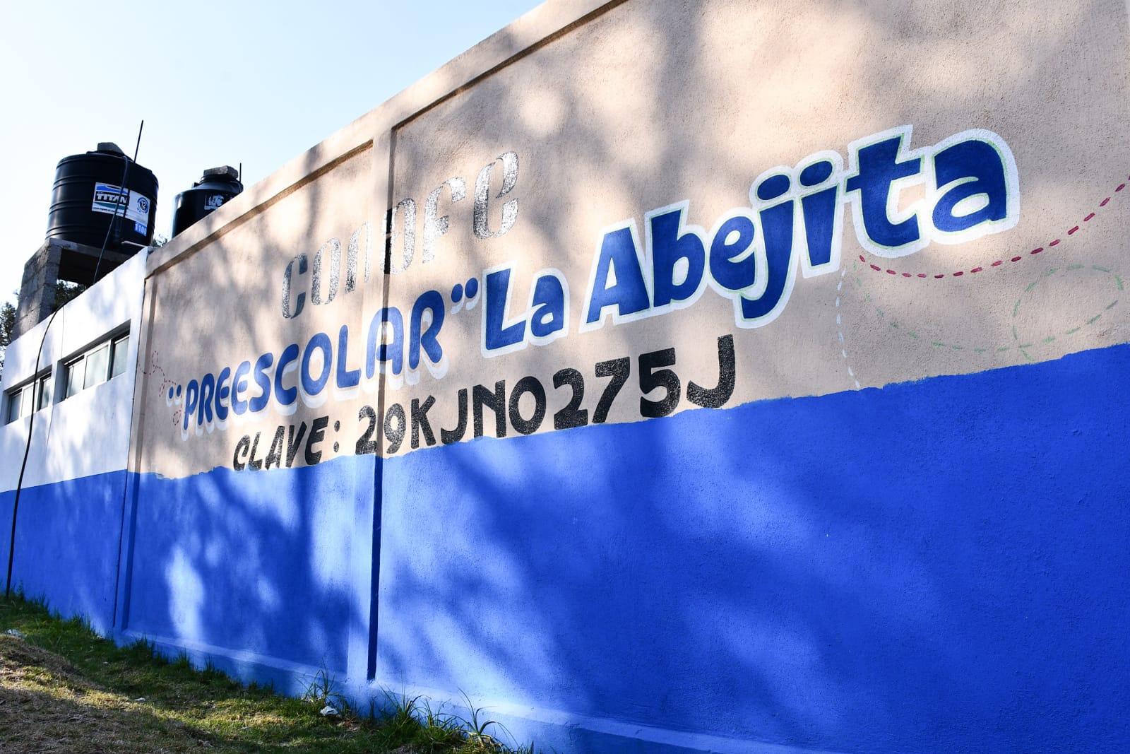 Ayuntamiento de Apetatitlán inicia trabajos de pintura en el preescolar La Abejita