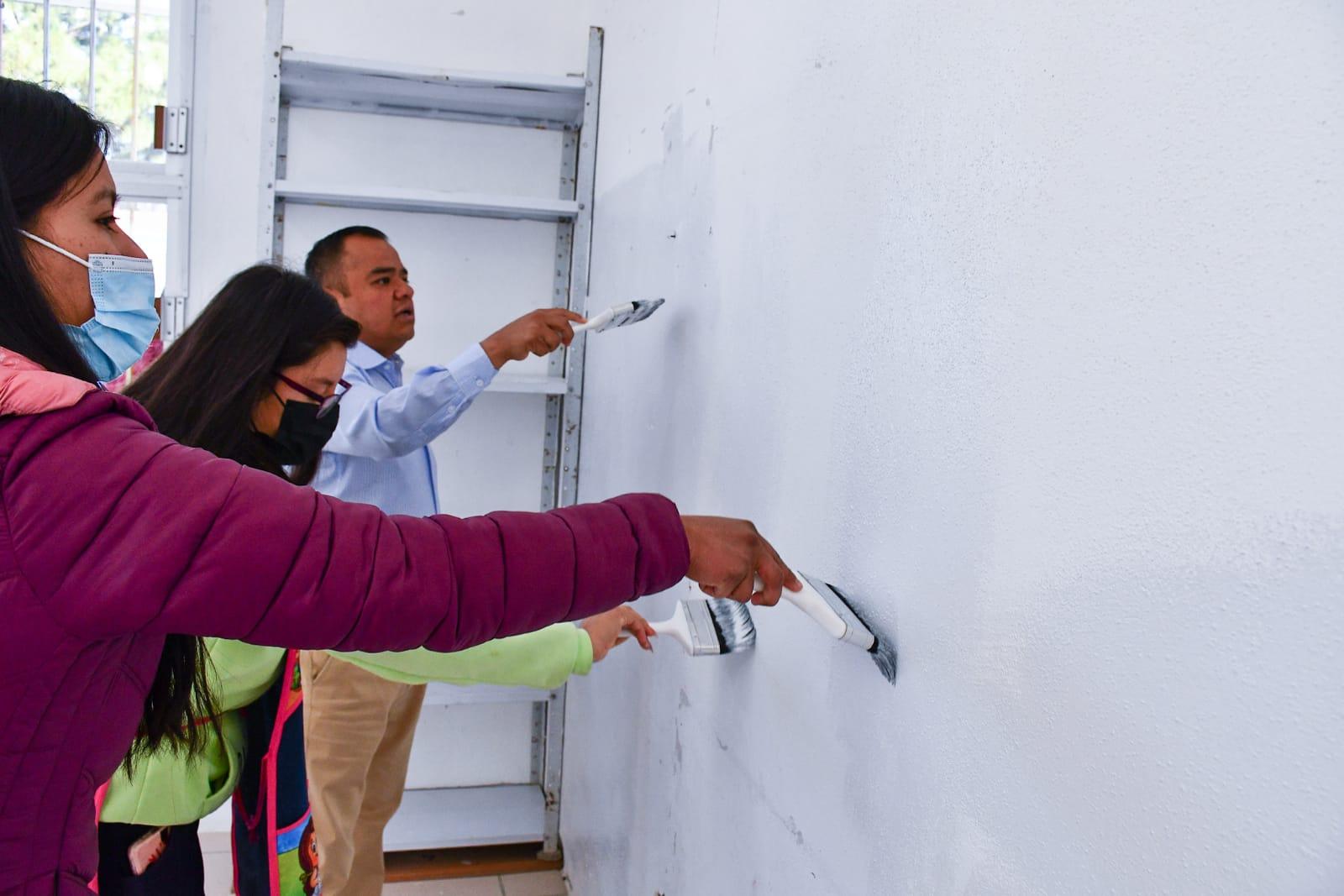 Ayuntamiento de Apetatitlán inicia trabajos de pintura en el preescolar La Abejita