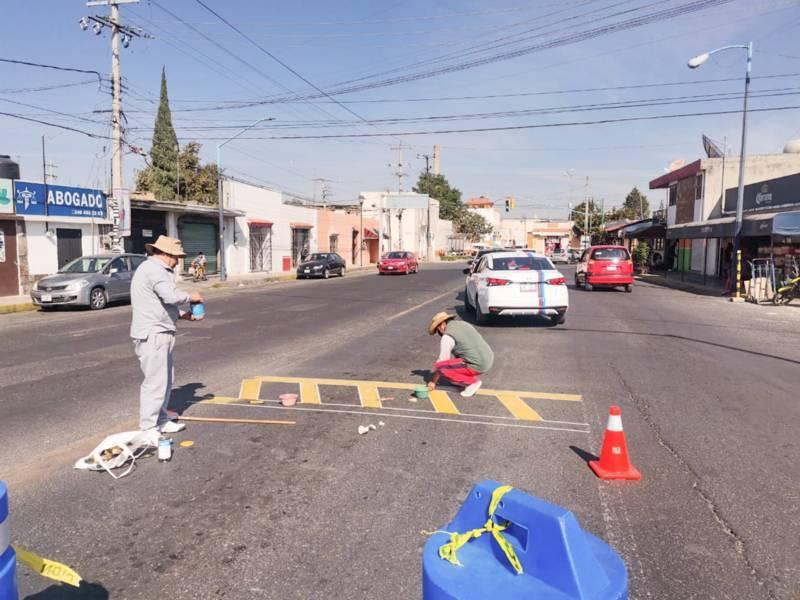 Ayuntamiento de Apetatitlán realiza trabajos de balizamiento de la calle Abasolo 