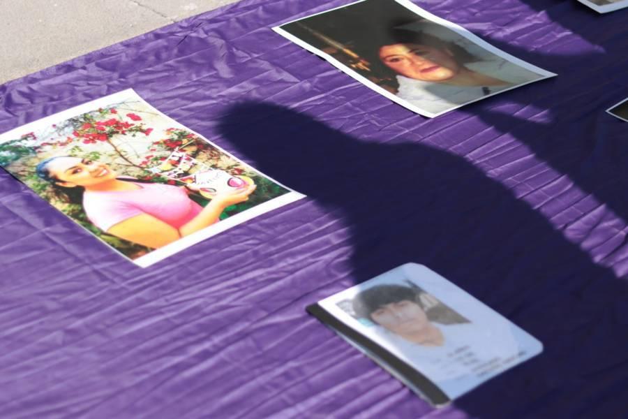 Se manifiestan familiares de víctimas desaparecidas a las afueras del Congreso local 