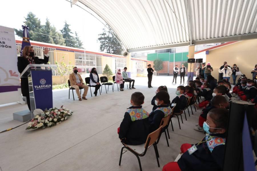 Entrega la gobernadora de Tlaxcala, obra en el jardín de niños Álvaro Obregón 