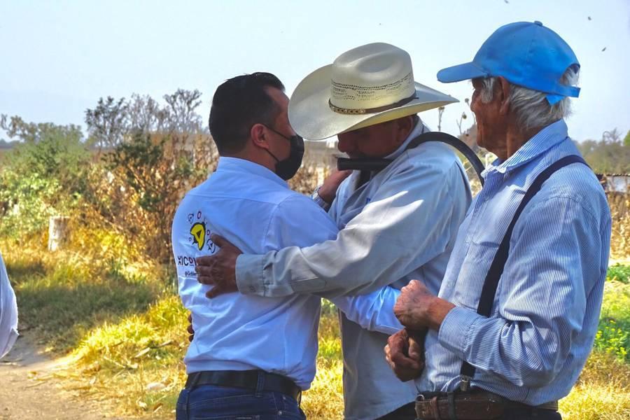 Se reúne Luis Ángel Barroso con trabajadores del campo en Xicohtzinco