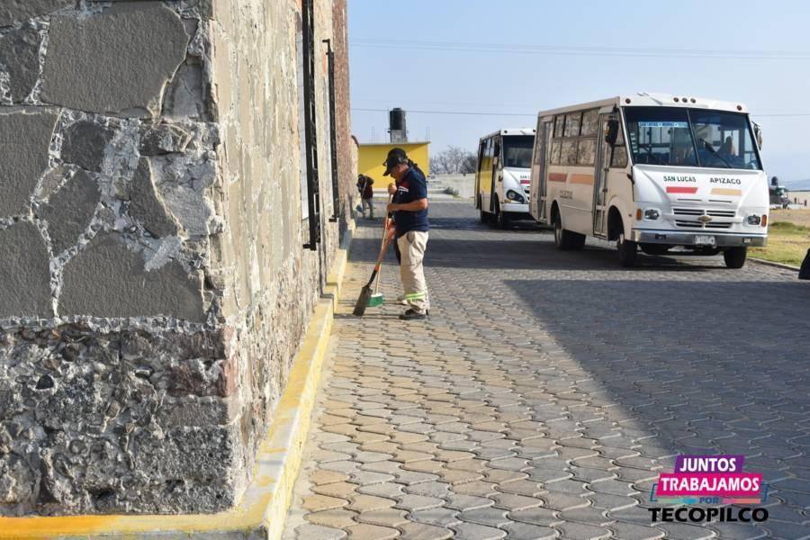 Ayuntamiento de Tecopilco realiza jornada de mantenimiento en el primer cuadro