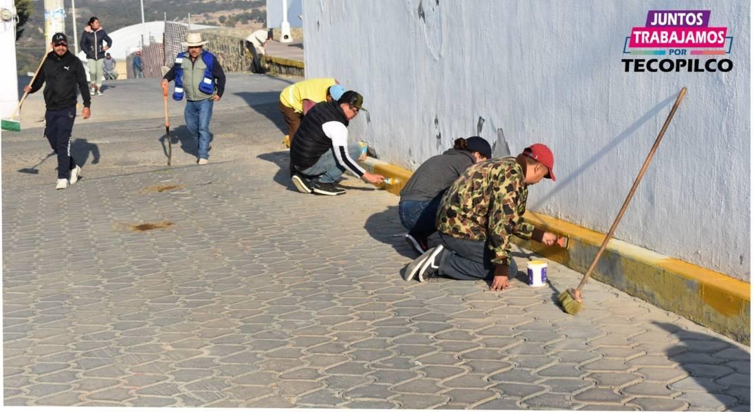 Ayuntamiento de Tecopilco realiza jornada de mantenimiento en el primer cuadro