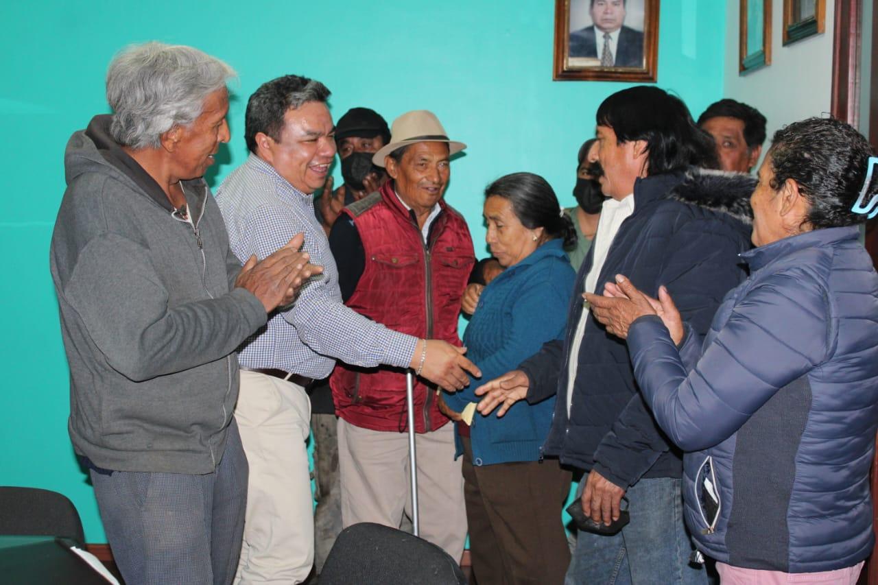 Ayuntamiento de SPM entrega cheques de apoyo a las camadas del municipio