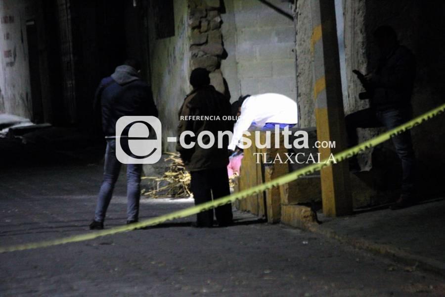 Hombre paseaba cuerpo sin vida de una mujer a bordo de una carretilla en Tenancingo
