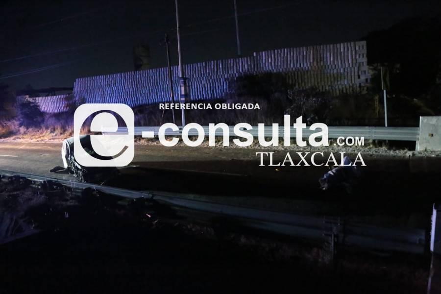Muere hombre tras chocar su vehículo en la vía corta Chiutempan-Puebla, a la altura de San Pablo del Monte