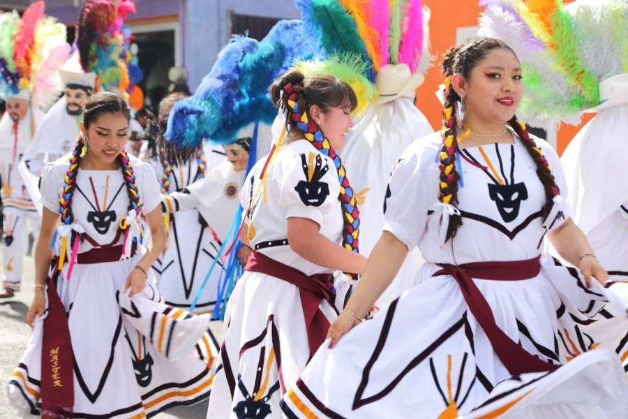Huehues llenan de ritmo las calles de Tlaxcala 
