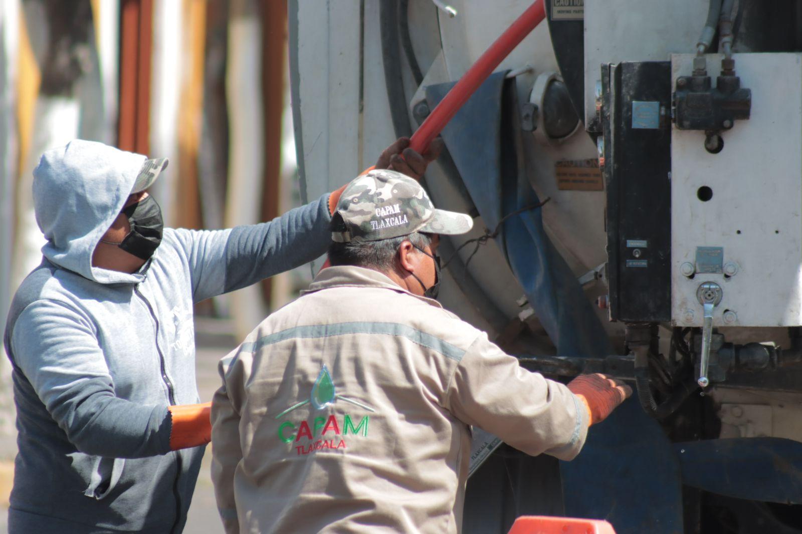 Precaución, tráfico lento en la Avenida Juárez por labores de mantenimiento 