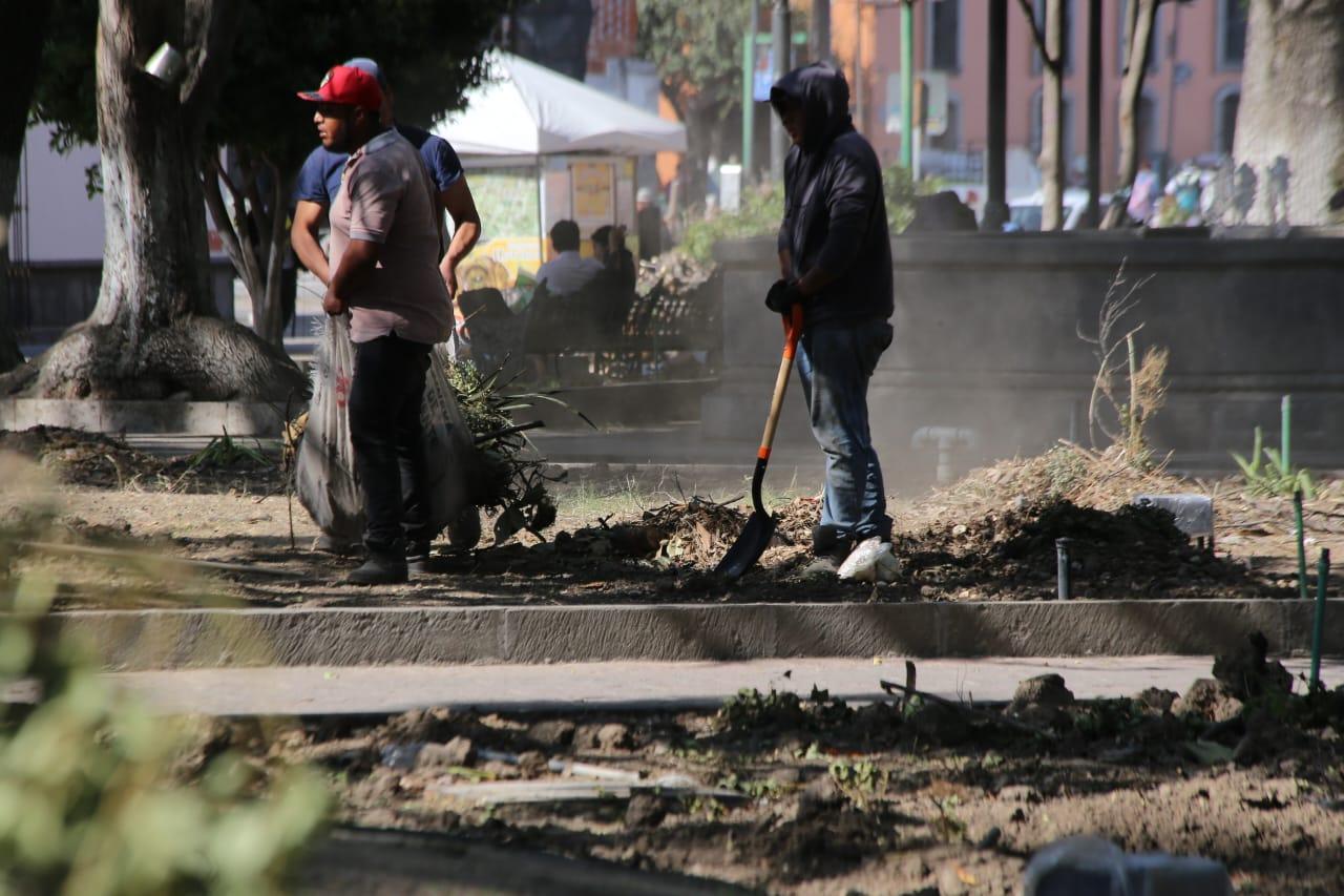 Continúan trabajos en el parque central de Tlaxcala