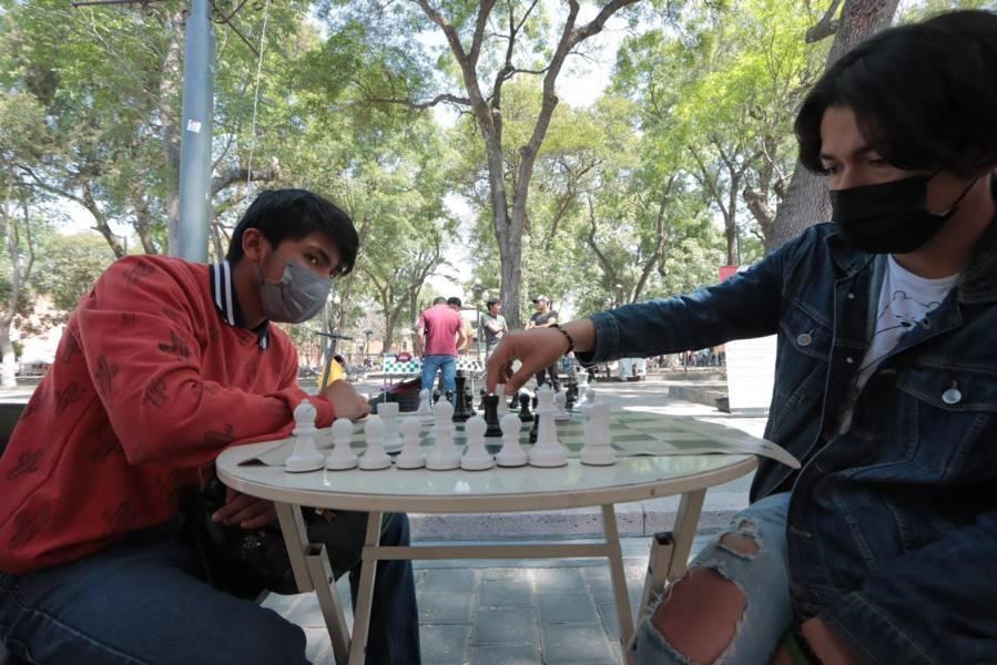 La SSC realiza torneo de ajedrez “Jaque mate al delito” en la plaza de la Constitución 