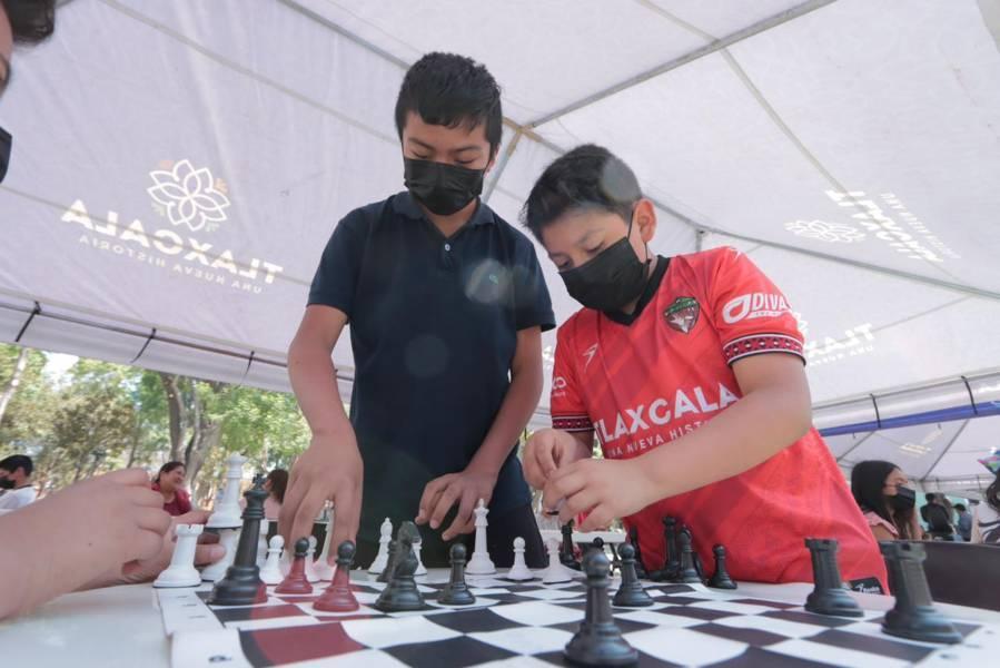 La SSC realiza torneo de ajedrez “Jaque mate al delito” en la plaza de la Constitución 