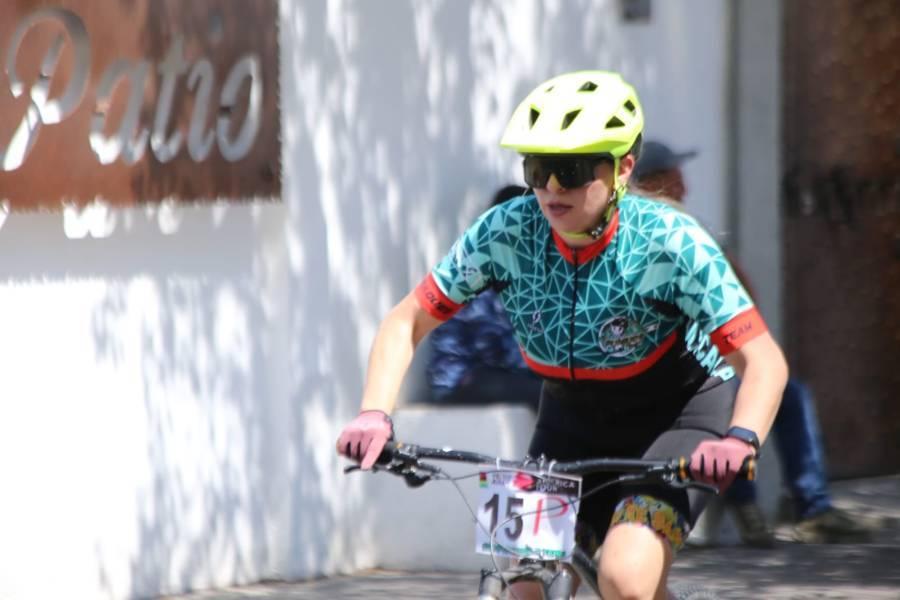 Realizan carrera ciclista en Apetatitlán 