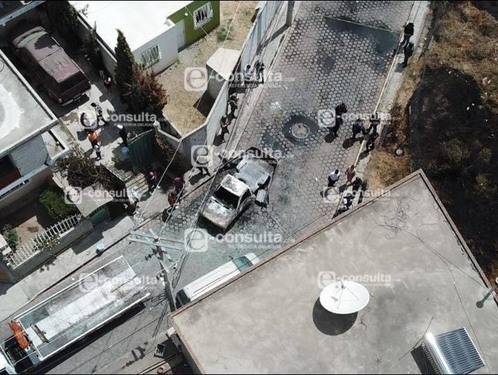Mal uso de cohetones provoca incendio en camioneta en Tlaxco Vía