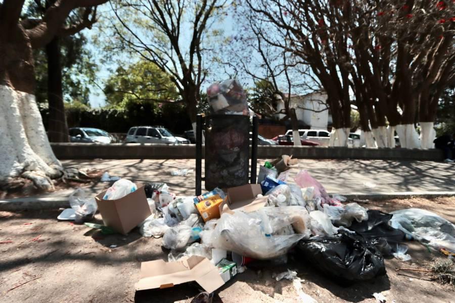 Capitalinos usan de basurero público el parque de las artesanías 