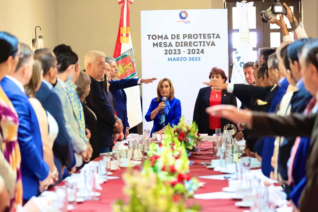 Encabezó Gobernadora Lorena Cuéllar toma de protesta a mesa directiva de Canacintra Tlaxcala 