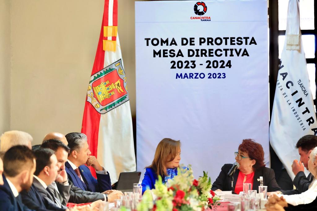 Encabezó Gobernadora Lorena Cuéllar toma de protesta a mesa directiva de Canacintra Tlaxcala 
