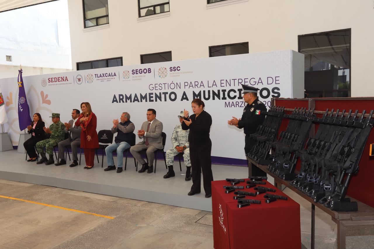 Atestiguó Gobernadora Lorena Cuéllar entrega de armamento a municipios 