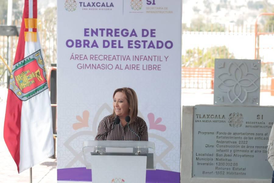 Entrega gobernadora Lorena Cuéllar  área recreativa infantil y gimnasio al aire libre en Nativitas
