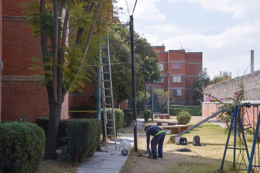 Gobierno de Apetatitlán mantiene programa de rehabilitación de alumbrado público 