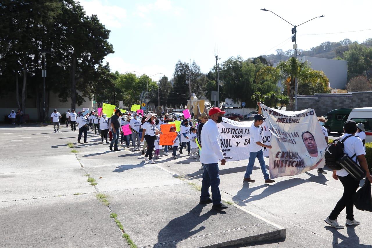 Marchan pobladores de Tlalcuapan hacia Palacio de Gobierno 