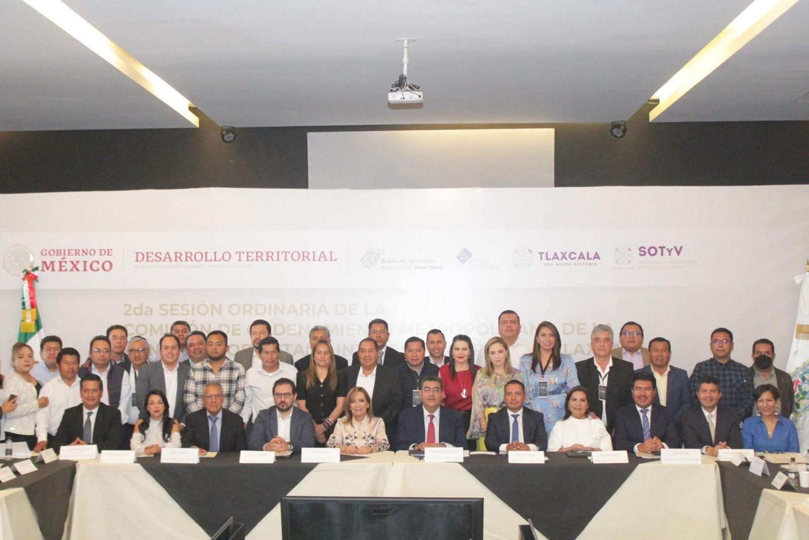 Firma Luis Ángel Barroso plan de ordenamiento metropolitano a favor del medio ambiente y la seguridad