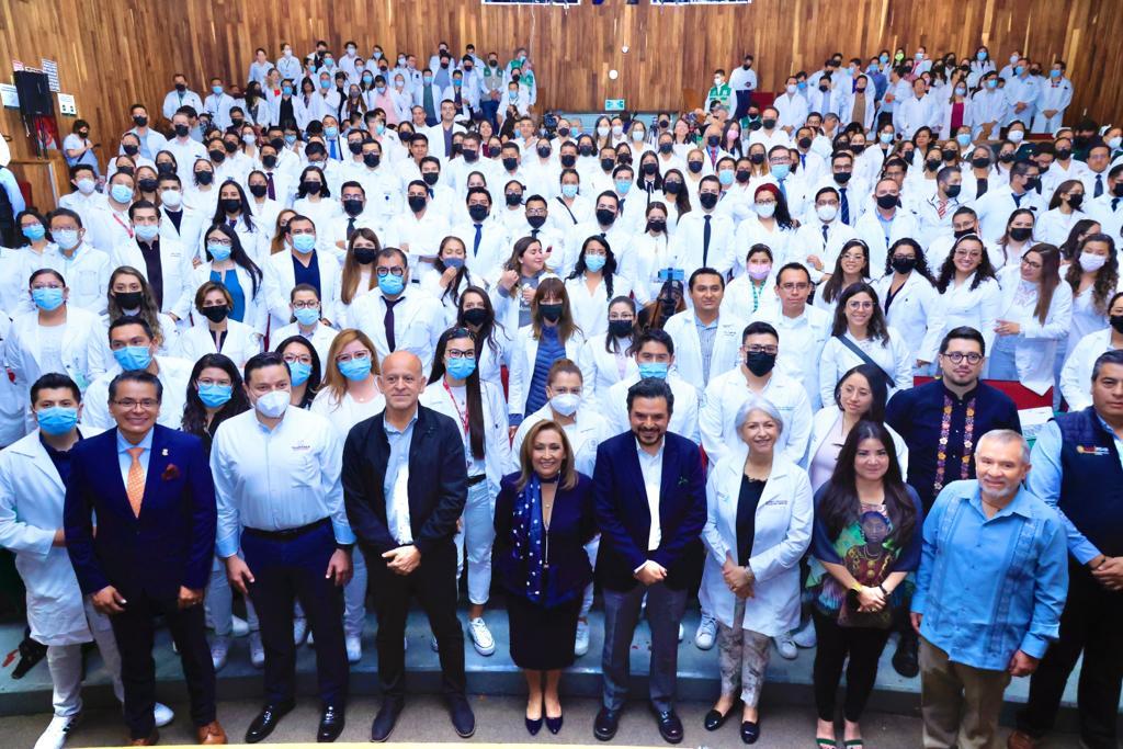 Gobernadora Lorena Cuéllar y Zoé Robledo dan bienvenida a médicos especialistas que brindarán atención en Tlaxcala