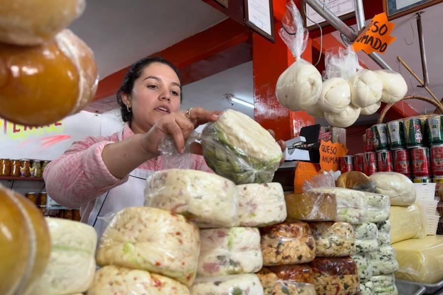 Familia Alburquerque elabora quesos artesanales desde hace 30 años 