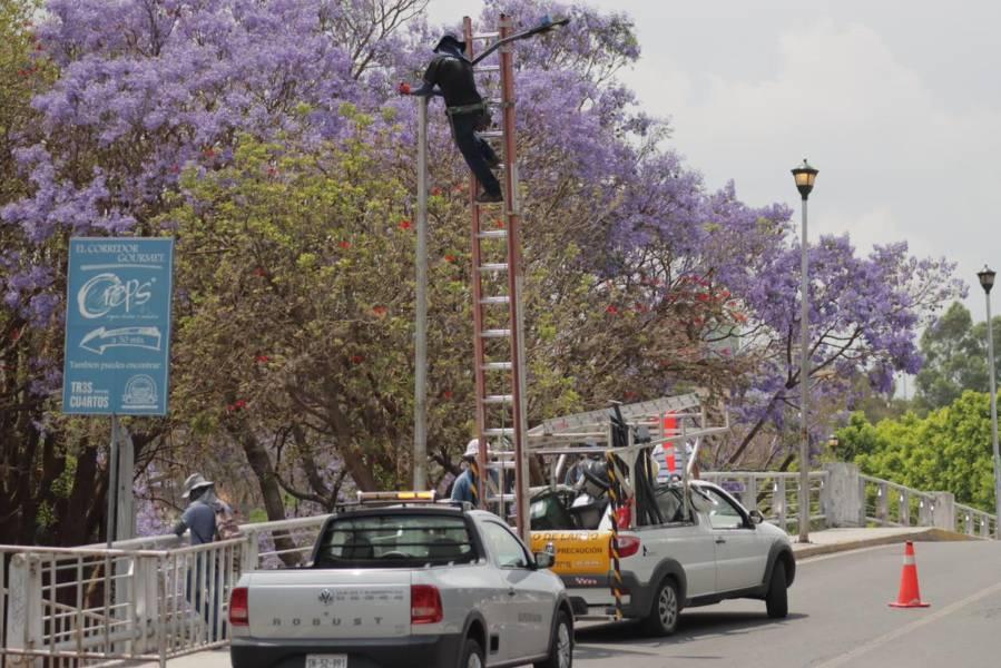 Continúa el remplazo de lámparas del alumbrado público en la capital 
