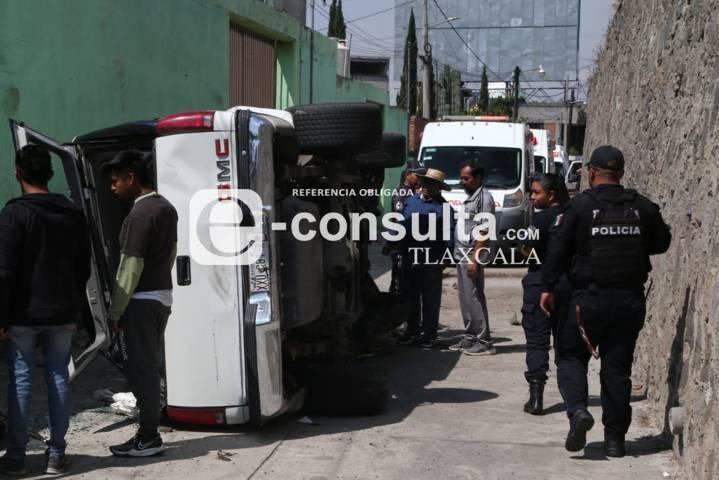 Seis personas resultan lesionadas tras volcar su camioneta sobre la autopista Tlaxcala-Apizaco en la zona de El Trébol