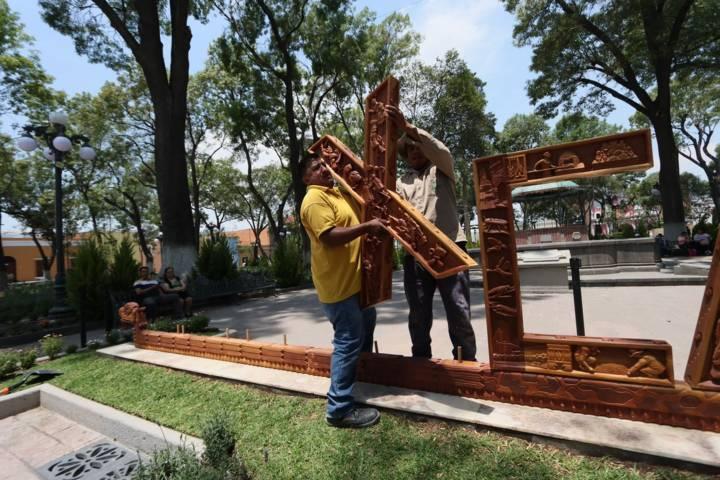 Retiran letras de monumentales de Tlaxcala ante la amenaza de manifestantes 