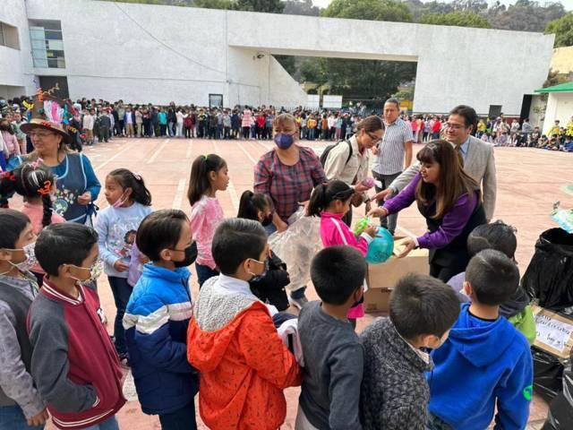 Gabriela Brito celebra el día del niño con alumnos de la primaria "Manuel Lardizabal”