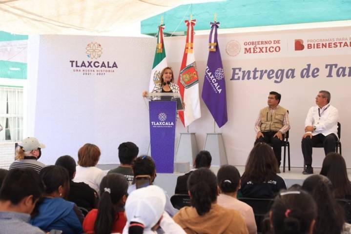 Encabezó Gobernadora entrega de tarjetas becas “Benito Juárez” en Chiautempan 