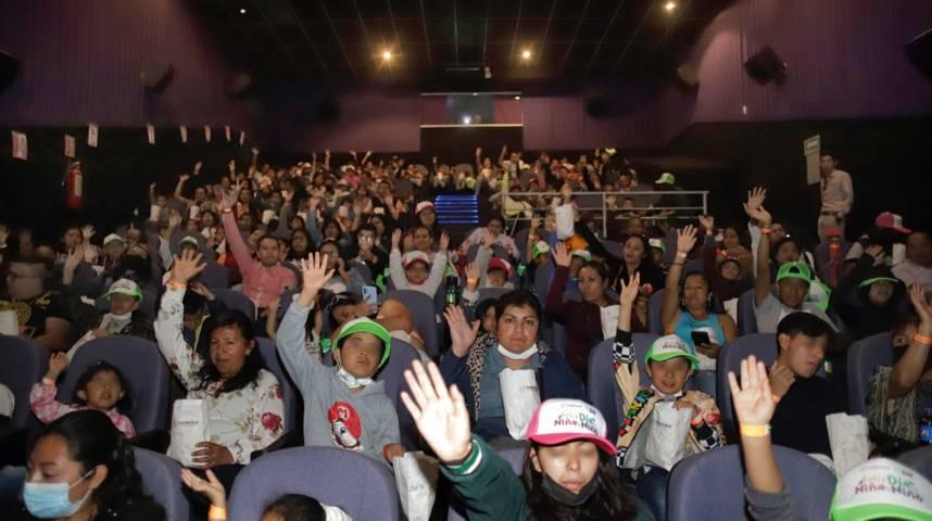 Con funciones de cine, el sistema estatal DIF festeja a la niñez tlaxcalteca