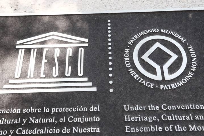 Tlaxcaltecas vandalizan placa de patrimonio de la humanidad de ex convento de San Francisco