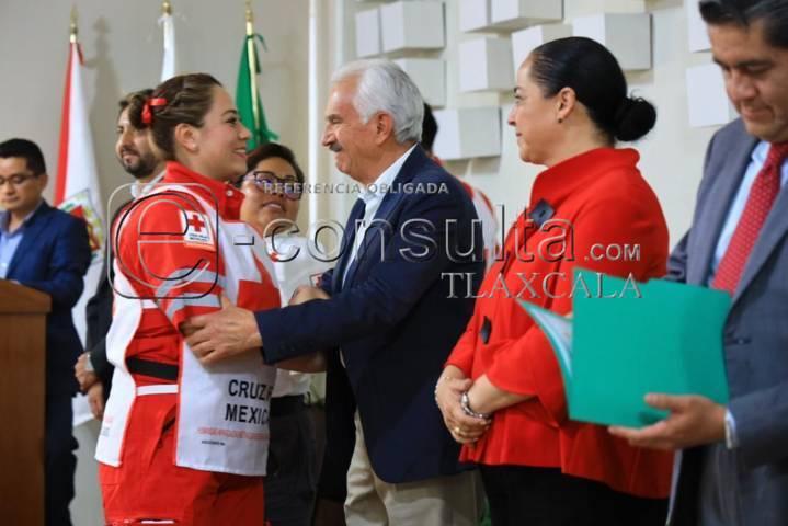 Apadrina Presidente Municipal de Chiautempan a generación de TUM de Cruz Roja Mexicana