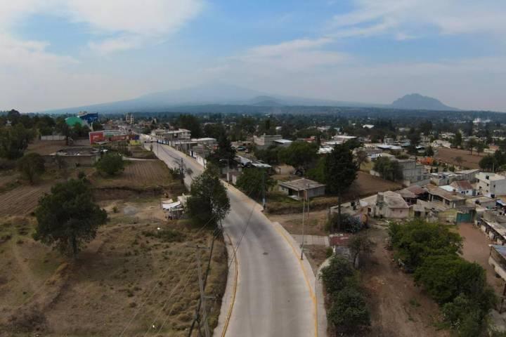 Mejora Gobernadora Lorena Cuéllar Cisneros vialidad en Xaloztoc