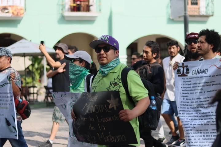 Marcha comunidad canabica de Tlaxcala para promover despenalización de la marihuana 