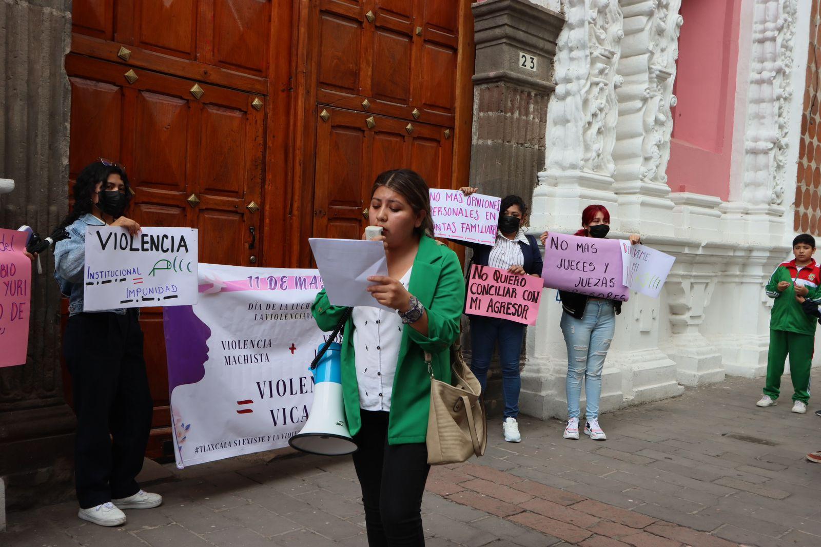 Colectivos feministas se manifiestan a las afueras del Poder Judicial