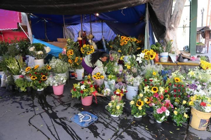 Flores a la virgen que bajará el próximo lunes por las calles de Tlaxcala