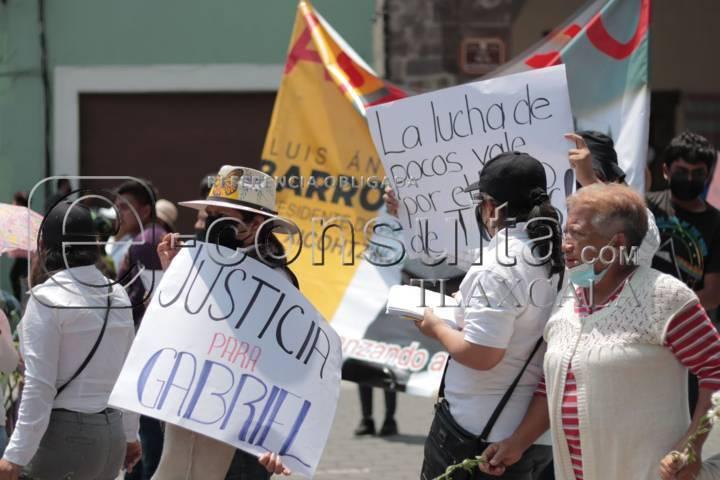 Se manifiestan pobladores de Xicohtzinco por aniversario luctuoso de Rodríguez Mena