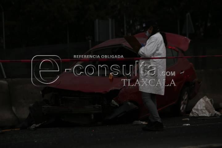 Muere masculino al volcar y salir eyectado de su vehículo en Xaloztoc 